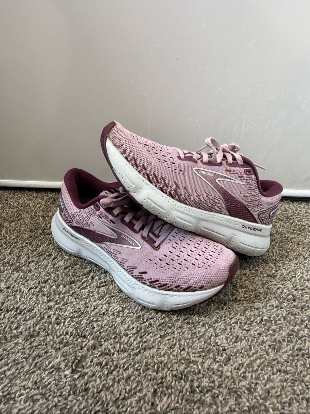 Brooks glycerin 20 size 7.5 Women's Running Shoes - Dusty Pink with Plum Accents